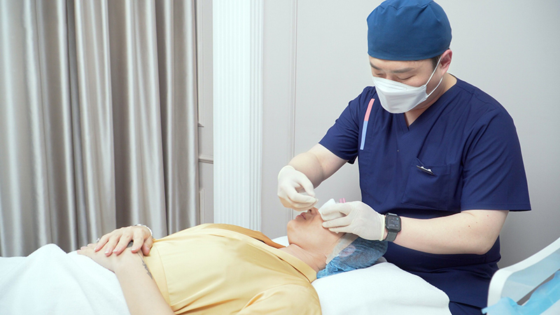 cách chăm sóc da sau khi cấy collagen